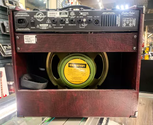 Traynor - Custom Valve 15 Watt All-Tube 1x12 Guitar Combo Amp - Wine Red 2